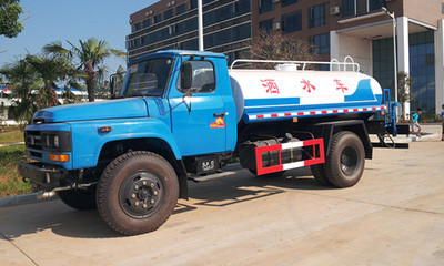 國產(chǎn)灑水車選購指南 聚焦尖頭灑水車、東風單橋灑水車與廠家報價